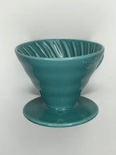 Načítať obrázok do zobrazovača galérie, Hario V60-02 Keramický dripper+ 40ks filtrov farebné