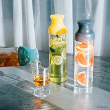 Načítať obrázok do zobrazovača galérie, Hario Filter-In Cold Brew Tea Carafe 1L/Karafa na čaj žltá