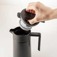 Načítať obrázok do zobrazovača galérie, Hario Thermal Server 600ml/Keramické vnútro/Biely a čierny
