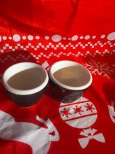 Načítať obrázok do zobrazovača galérie, HUBERAMICS Keramická šálka na kávu 80ml/Lesklá a matná hnedá s obrubou/2 výstavné kusy v zľave