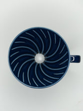 Načítať obrázok do zobrazovača galérie, Hario V60-02 Keramický dripper+ 40ks filtrov farebné