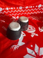 Načítať obrázok do zobrazovača galérie, HUBERAMICS Keramická šálka na kávu 80ml/Lesklá a matná hnedá s obrubou/2 výstavné kusy v zľave