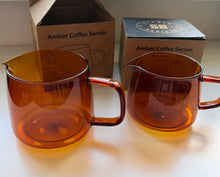 Načítať obrázok do zobrazovača galérie, Studio Barista Amber coffee server 300ml/Sklenený decanter jantárový sépia