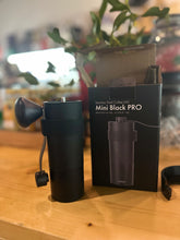 Načítať obrázok do zobrazovača galérie, Hario Mini Black Pro/Ručný mlynček čierny