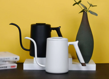 Načítať obrázok do zobrazovača galérie, Timemore Fish Pure Over konvica 700 ml/Biela a čierna