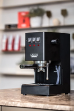 Načítať obrázok do zobrazovača galérie, Gaggia Classic Evo E24 čierna/Pákový espresso kávovar