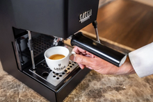 Načítať obrázok do zobrazovača galérie, Gaggia Classic Evo E24 čierna/Pákový espresso kávovar