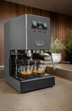 Načítať obrázok do zobrazovača galérie, Gaggia Classic Evo E24 sivá/Pákový espresso kávovar