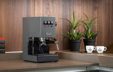 Načítať obrázok do zobrazovača galérie, Gaggia Classic Evo E24 sivá/Pákový espresso kávovar