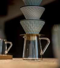 Načítať obrázok do zobrazovača galérie, Loveramics Brewers Dripper Stand – stojan na dripper čierny matte