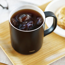 Načítať obrázok do zobrazovača galérie, Hario Thermal hrnček s uškom a viečkom 300ml/Čierny a sivý