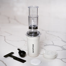Načítať obrázok do zobrazovača galérie, AeroPress Go Plus Coffee Maker/Kávovar čierny