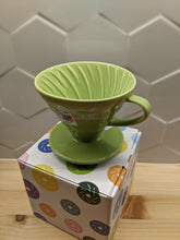 Načítať obrázok do zobrazovača galérie, Hario V60-02 Keramický dripper/Rôzne farby + 40ks filtrov