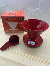 Načítať obrázok do zobrazovača galérie, Hario plastový dripper V60 02 s odmerkou/Rôzne farby