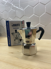 Načítať obrázok do zobrazovača galérie, Bialetti Moka Express klasická strieborná/Moka konvička na 1,2,3 a 4 šálky kávy