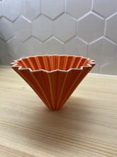 Načítať obrázok do zobrazovača galérie, Origami keramický dripper M/Rôzne farby