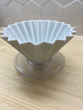 Načítať obrázok do zobrazovača galérie, Origami keramický dripper M/Rôzne farby
