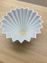 Načítať obrázok do zobrazovača galérie, Origami keramický dripper M/Rôzne farby
