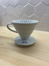 Načítať obrázok do zobrazovača galérie, Hario V60-02 Keramický dripper+ 40ks filtrov farebné