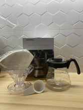 Načítať obrázok do zobrazovača galérie, Hario sada Pour Over Kit V60 02 červená