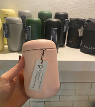 Načítať obrázok do zobrazovača galérie, Fellow Carter Everywhere Mug 473ml/Ružová a čierna