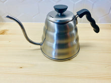 Načítať obrázok do zobrazovača galérie, Hario Buono konvica/1 L