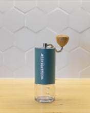 Načítať obrázok do zobrazovača galérie, Comandante C40 MK4/Rôzne farby