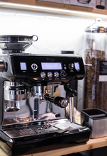 Načítať obrázok do zobrazovača galérie, Automatický kávovar čierny matný SAGE BES980BTR/Pákové espresso