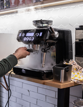 Načítať obrázok do zobrazovača galérie, Automatický kávovar čierny matný SAGE BES980BTR/Pákové espresso