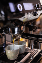 Načítať obrázok do zobrazovača galérie, Automatický kávovar čierny matný SAGE BES980BTR/Pákové espresso