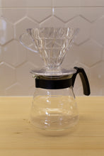 Načítať obrázok do zobrazovača galérie, Hario sada Pour Over Kit V60 02 červená