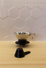 Načítať obrázok do zobrazovača galérie, Hario V60-02 dripper oceľový a kovový