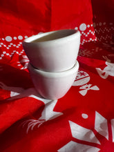 Načítať obrázok do zobrazovača galérie, HUBERAMICS Keramická šálka na kávu 80ml/Matná ružová s obrubou/Výstavné 2 kusy v zľave
