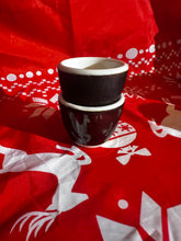 Načítať obrázok do zobrazovača galérie, HUBERAMICS Keramická šálka na kávu 80ml/Lesklá a matná hnedá s obrubou/2 výstavné kusy v zľave
