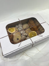 Načítať obrázok do zobrazovača galérie, Vianočné pečivo/1kg krabička
