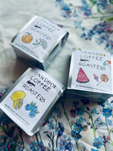 Načítať obrázok do zobrazovača galérie, Colombia Huila/Co-fermented purple caturra/Melón a cukríky/150g na filter
