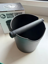 Načítať obrázok do zobrazovača galérie, Rhino Coffee Gear Waste Tube Black/Odklepávač kávy
