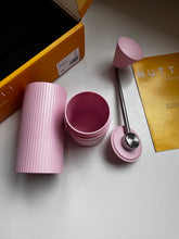 Načítať obrázok do zobrazovača galérie, Nuttii G1S Panacle Goose/Ručný mlynček v pastelových farbách /Štartovací mlynček
