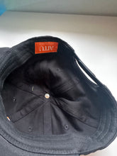 Načítať obrázok do zobrazovača galérie, Čierna šiltovka AITU nová
