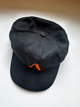 Načítať obrázok do zobrazovača galérie, Čierna šiltovka AITU nová
