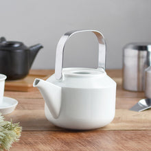 Načítať obrázok do zobrazovača galérie, Kinto Leaves to Tea Teapot/Konvica na čaj/600ml čierna
