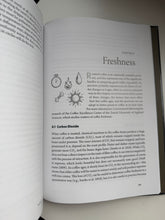 Načítať obrázok do zobrazovača galérie, The Physics of Filter Coffee by Jonathan Gagné /Kniha o filtrovanej káve
