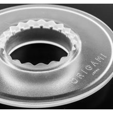 Načítať obrázok do zobrazovača galérie, Držiak na dripper Origami - drevený, plastový a živicový
