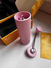 Načítať obrázok do zobrazovača galérie, Nuttii G1S Panacle Goose/Ručný mlynček v pastelových farbách /Štartovací mlynček
