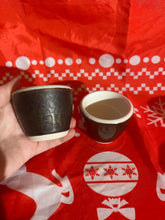 Načítať obrázok do zobrazovača galérie, HUBERAMICS Keramická šálka na kávu 80ml/Lesklá a matná hnedá s obrubou/2 výstavné kusy v zľave
