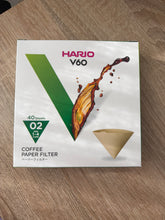 Načítať obrázok do zobrazovača galérie, Hario V60-02 papierové filtre 40 ks/biele a hnedé
