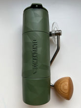Načítať obrázok do zobrazovača galérie, Comandante X25 Trailmaster Khaki a Dune
