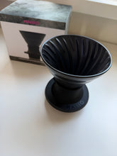 Načítať obrázok do zobrazovača galérie, Hario Immersion Switch Dripper V60-02 keramický čierny+ filtre
