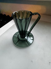 Načítať obrázok do zobrazovača galérie, Cafec Flower Deep 27/Plastový dripper mini/Rôzne farby
