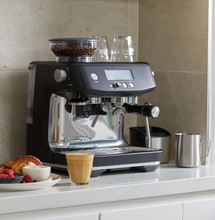 Načítať obrázok do zobrazovača galérie, Sage Barista Pro SES878BTR pákový espresso kávovar s mlynčekom matný čierny
